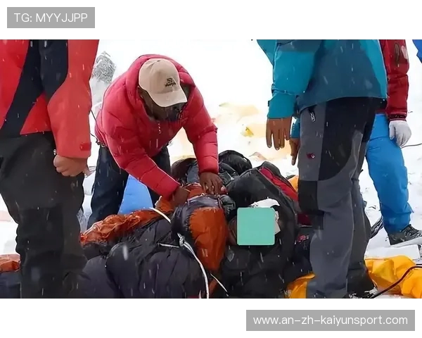 四姑娘山滑坠悲剧：16 岁少年未戴安全绳坠亡，航拍仅见雪地血迹